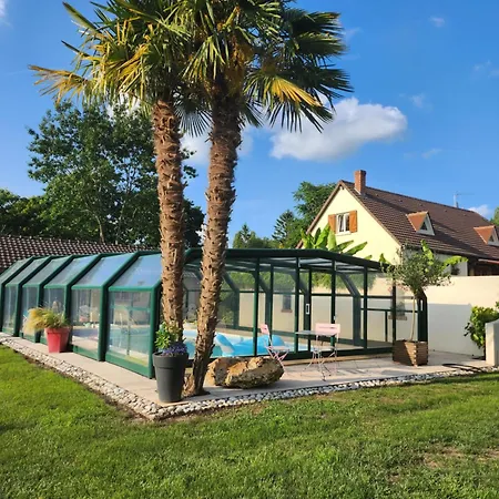 Chez Particulier Avec Petit Dejeuner, Piscine, Pool House Homestay *