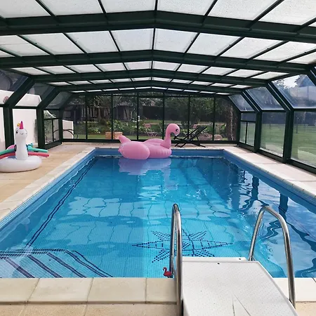 Chez Particulier Avec Petit Dejeuner, Piscine, Pool House