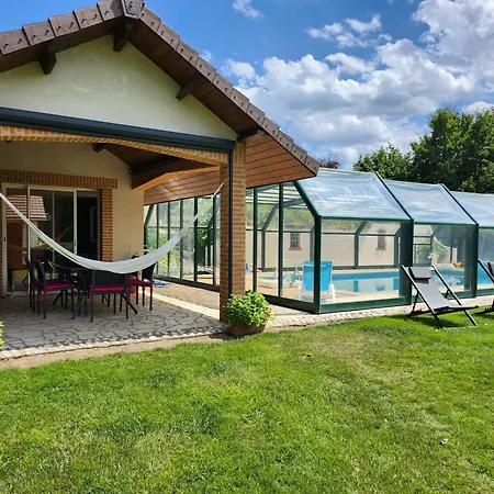 Homestay Chez Particulier Avec Petit Dejeuner, Piscine, Pool House Saint-Pierre-de-Manneville