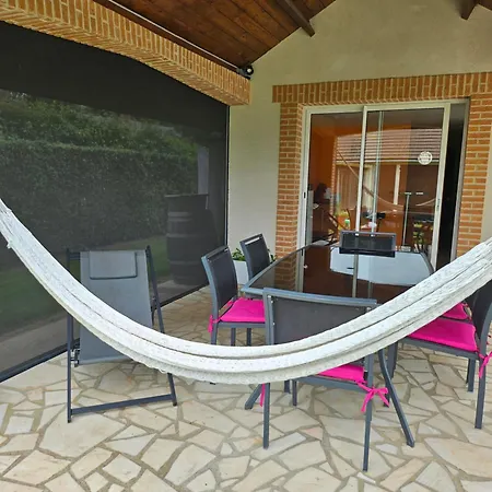 Homestay Chez Particulier Avec Petit Dejeuner, Piscine, Pool House